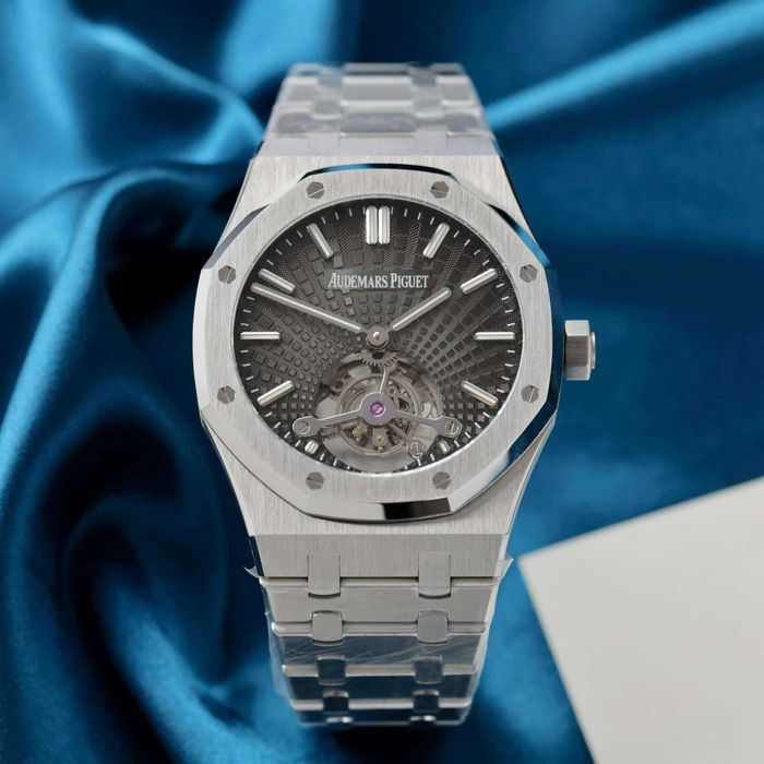 Audemars Piguet Royal oak активен турбийон