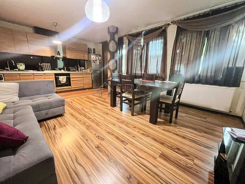 Продава се Къща в Русе, Басарбово - 270 кв.м за 1112 €/кв.м - Снимка #3
