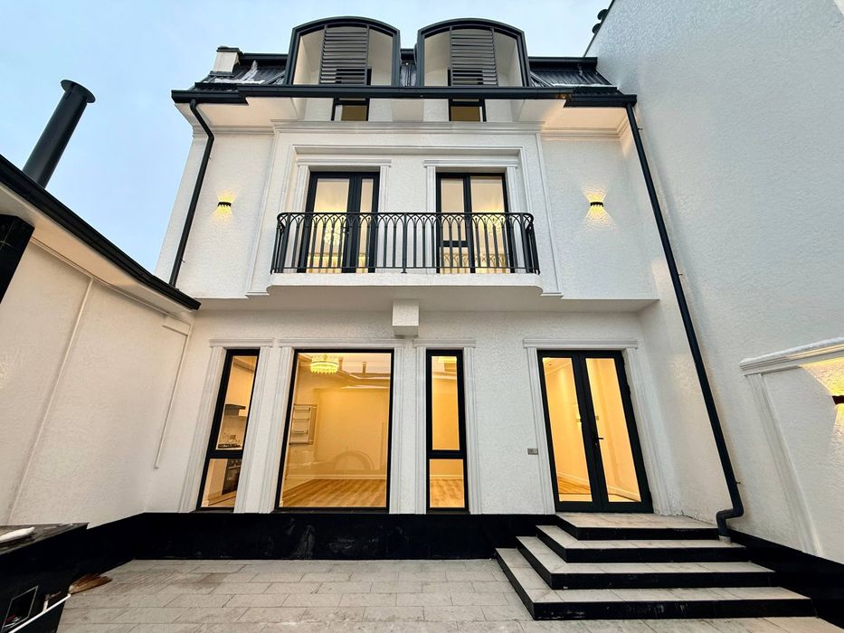 Yunusobod Xasanboyda yangi 3 qavatli hovli sotiladi 360 m²