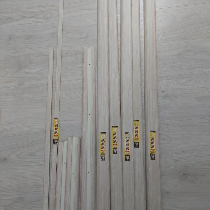 Плинтусы 5 штук.