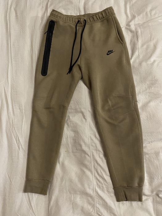 Pantaloni Nike Tech