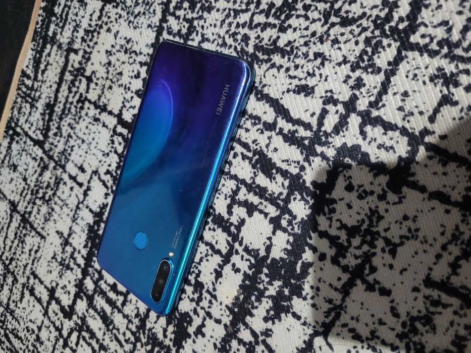 Продам смартфон Huawei P30 Lite