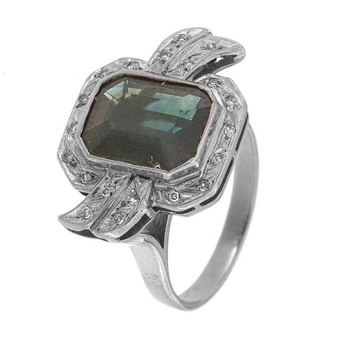 Inel realizat din aur alb 14k, cu safir natural si diamante naturale,