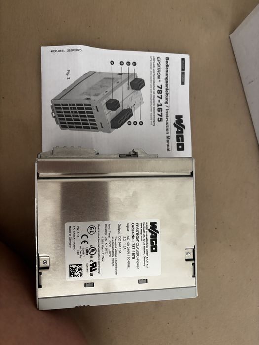 Sursă de alimentare în comutaţie cu încărcător integrat şi controler