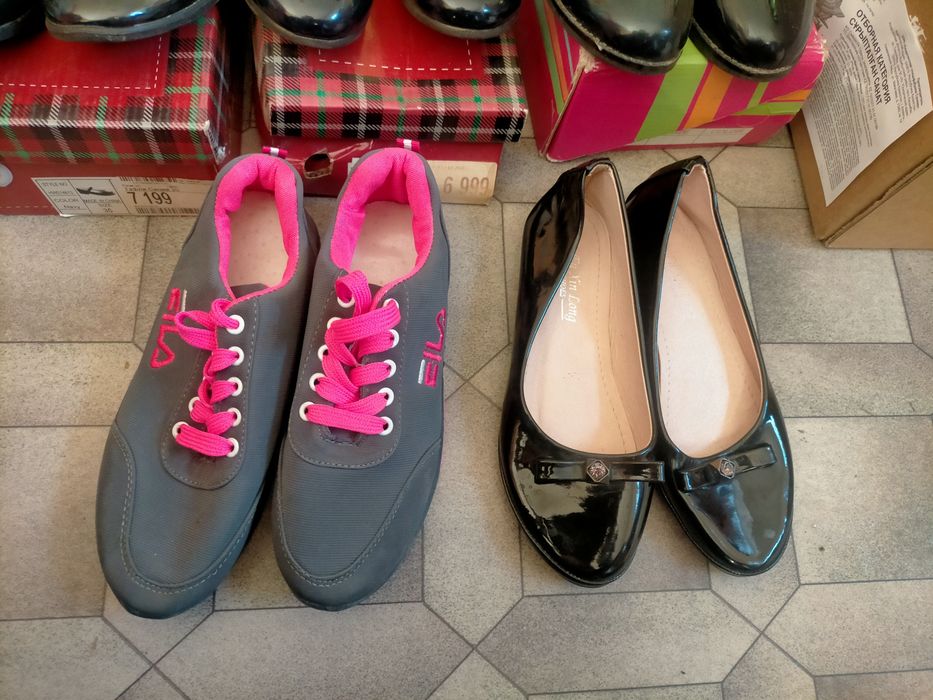 Продам обувь на девочку