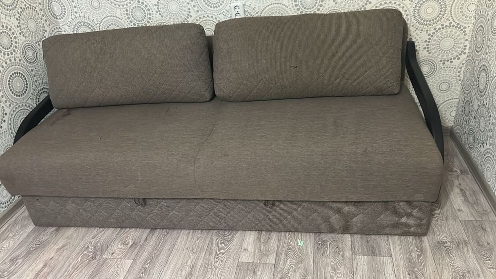 Диван в хорошем состоянии