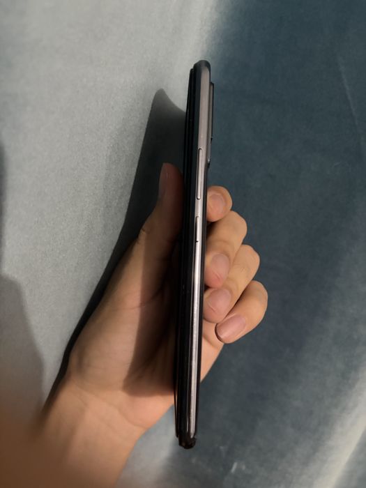 Телефон vivo v21e