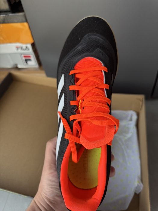 Продам футзалки оригинао адидас