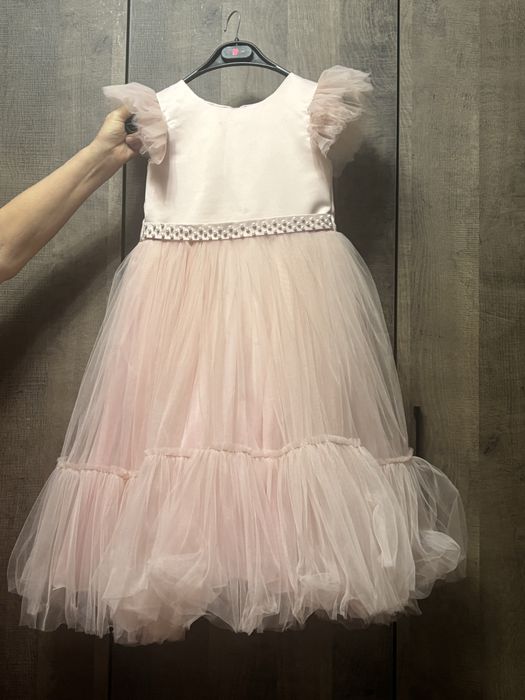 Продам платье для девочки 7-10 лет