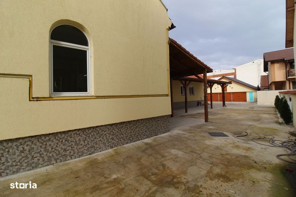 Închiriez casă în Hunedoara, zona Facultatea de Inginerie, teren 750mp