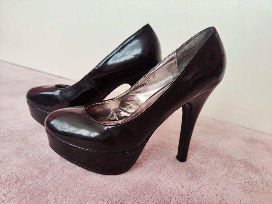 Дамски обувки с платформа