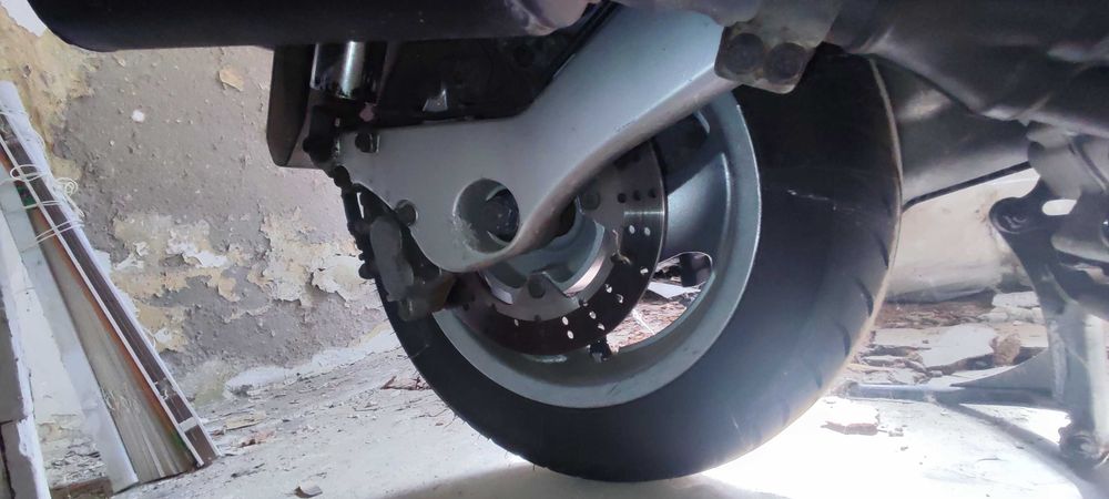 Honda Silverwing 600 pt. piese sau restaurat