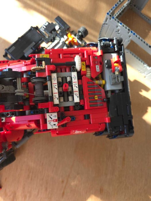 LEGO Technic The Big Red 42082