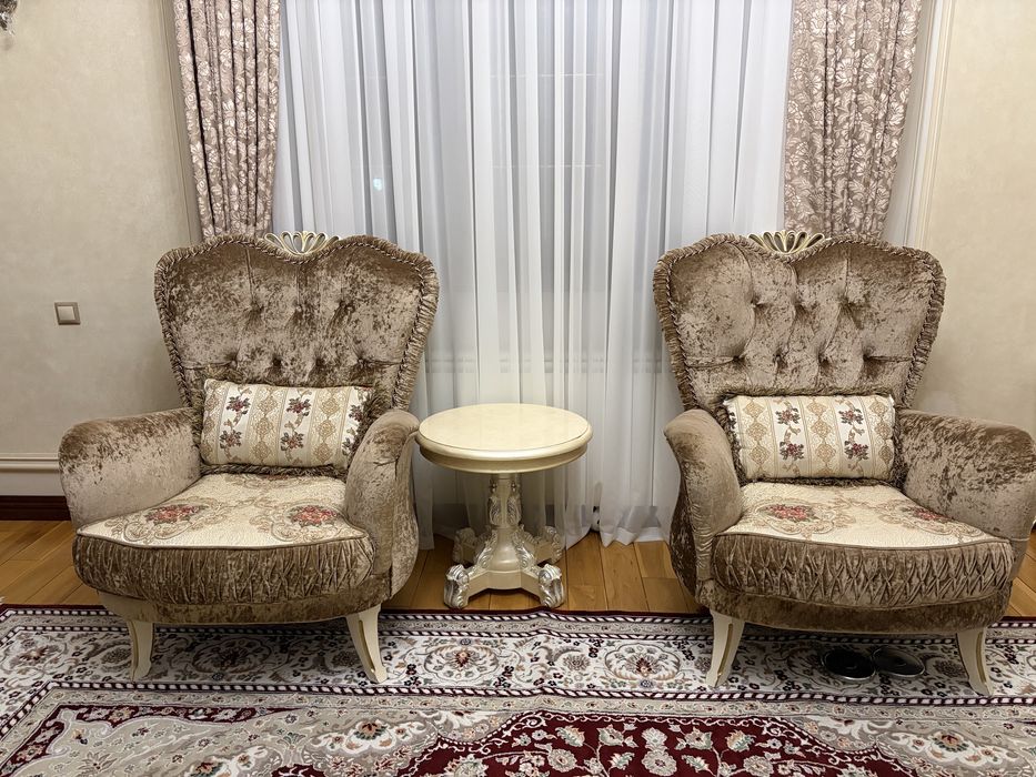 Диван и два кресла