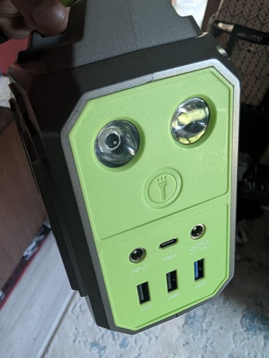 Statie Portabila încărcare 27000 mAh cu priza Panou Solar - Nou !