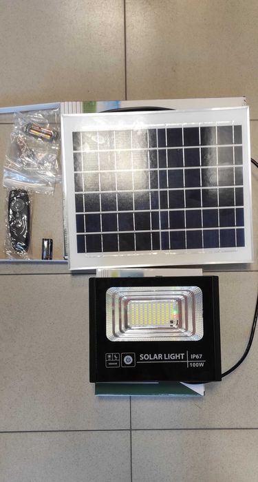 LED Соларен прожектор 100W с отделен панел/Соларна лампа 100W с панел
