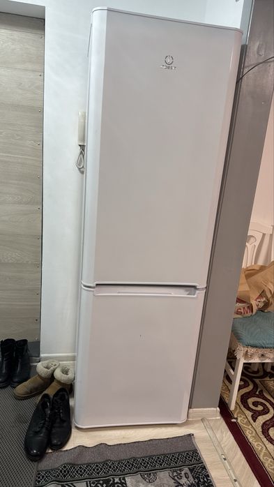 Холодильник двухкамерный