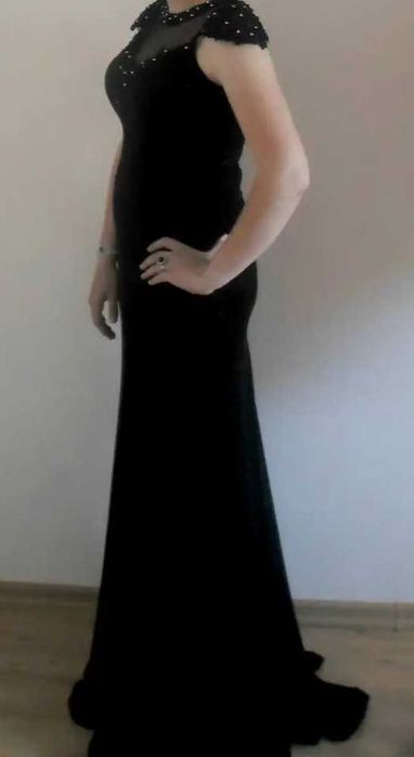 Официална черна рокля