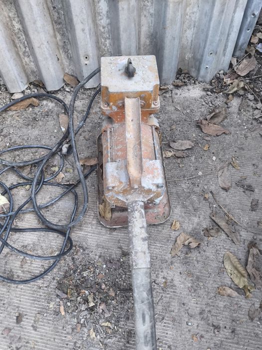 Продам вибратор для бетона