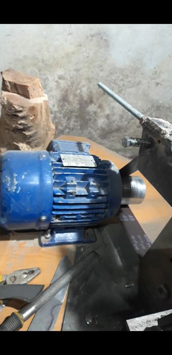 Трифазен мотор с чистотен инвертор и обороти