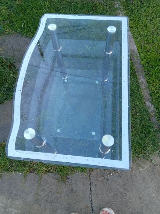 Продам стеклянныйнный столик