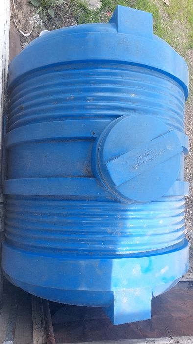 Емкость 3 тонна.