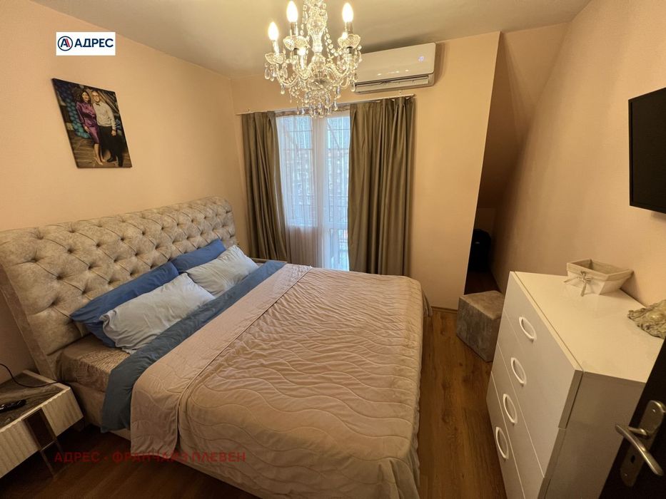 Продава се Тристаен апартамент в Плевен, Идеален център - 100 кв.м за 2000 €/кв.м - Снимка #3