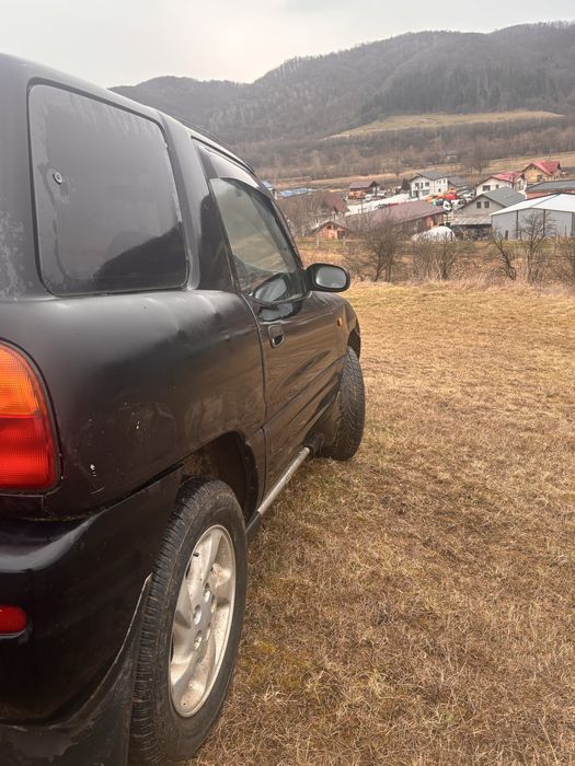 Vand sau schimb toyota rav 4