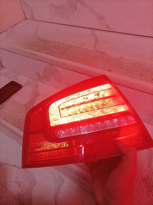 AUDI A8 D3  комплект фейслифт стопове