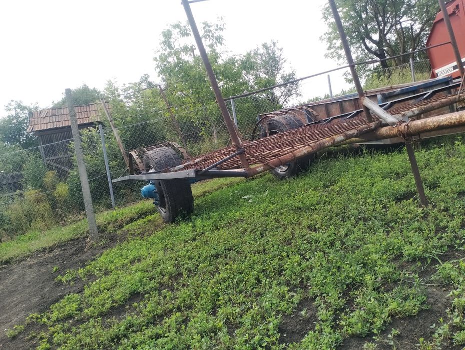 De vânzare trailer de cărat fân
