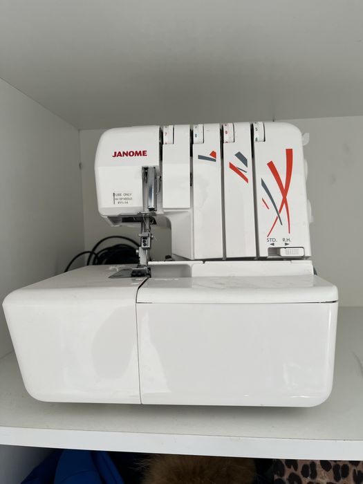 Продам швейную машинку-оверлок