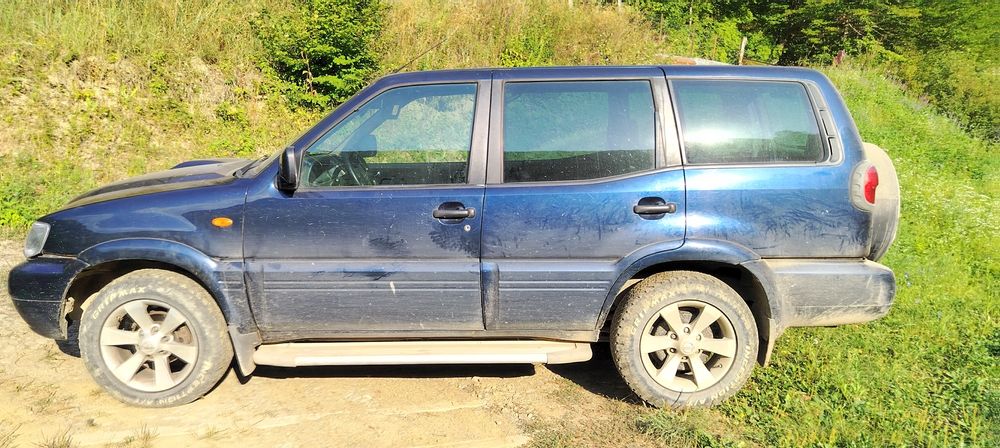 Nissan Terrano тъмно син