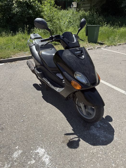 Vand yamaha majesti 125 sau schinb cu cros dau diferenta