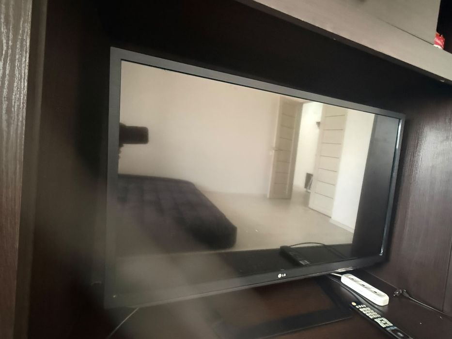 Продам срочно телевизор LG