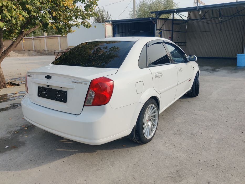 Lasetti 2010 rangi oq