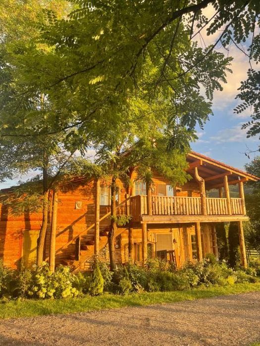 Cabana de închiriat , ciubăr și saună ,  petreceri permise , fără vecini , regim hotelier , cazare în natură