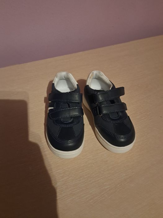 Детски спортни обувки