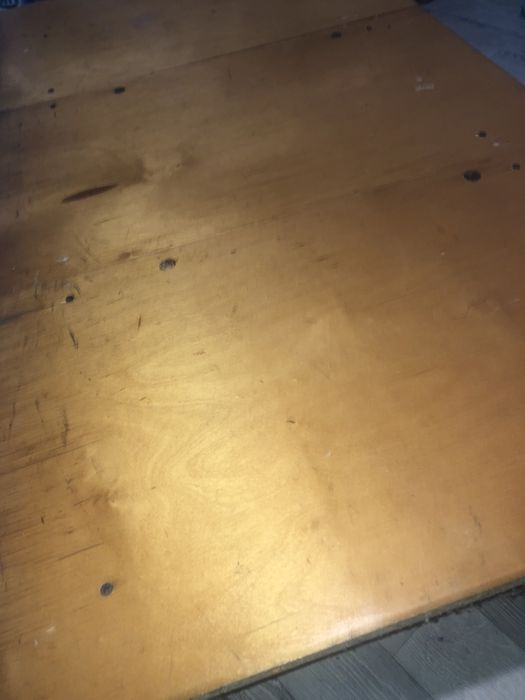 Стол деревянный низкий