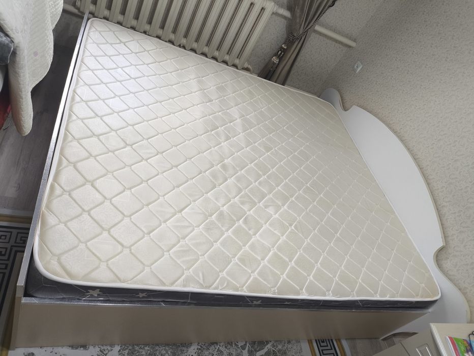 Двухспальная кровать