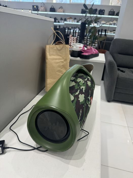 Продам JBl boombox