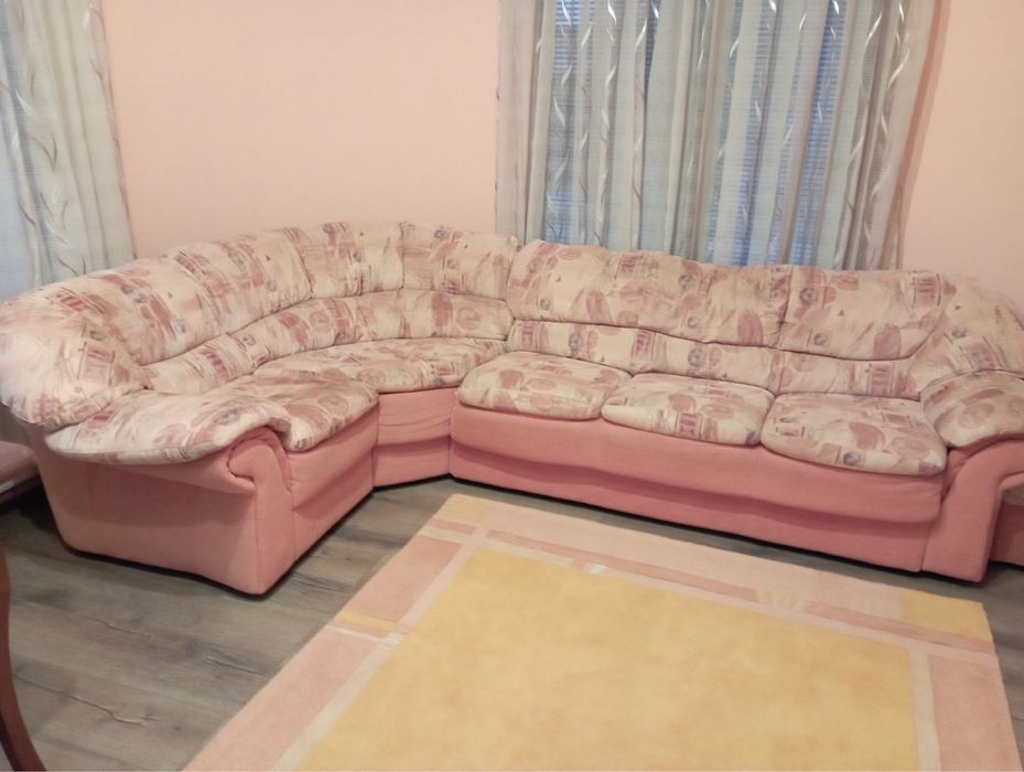 Ъглов разтегателен диван в отлично състояние