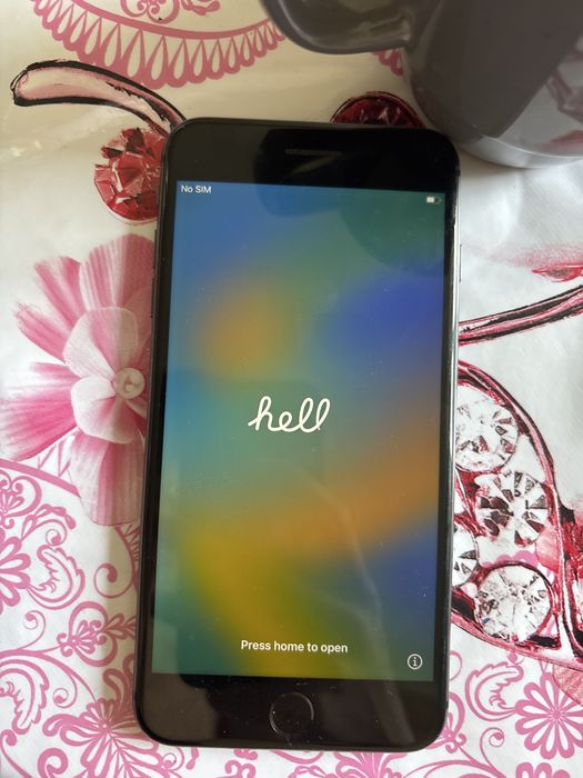 ПРОДАМ АЙФОН 8+ в хорошем состоянии