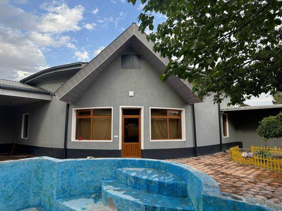 Продаётся хороший дача  есть сауна и и бассейн Зелёная зона