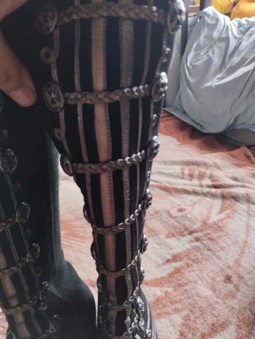 Продам замшевые сапоги