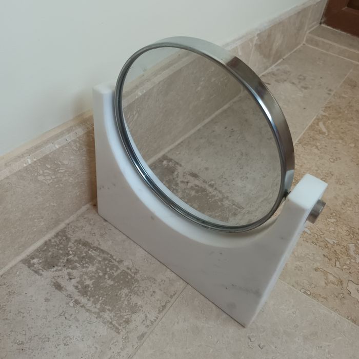 Мраморно красиво настолно огледало