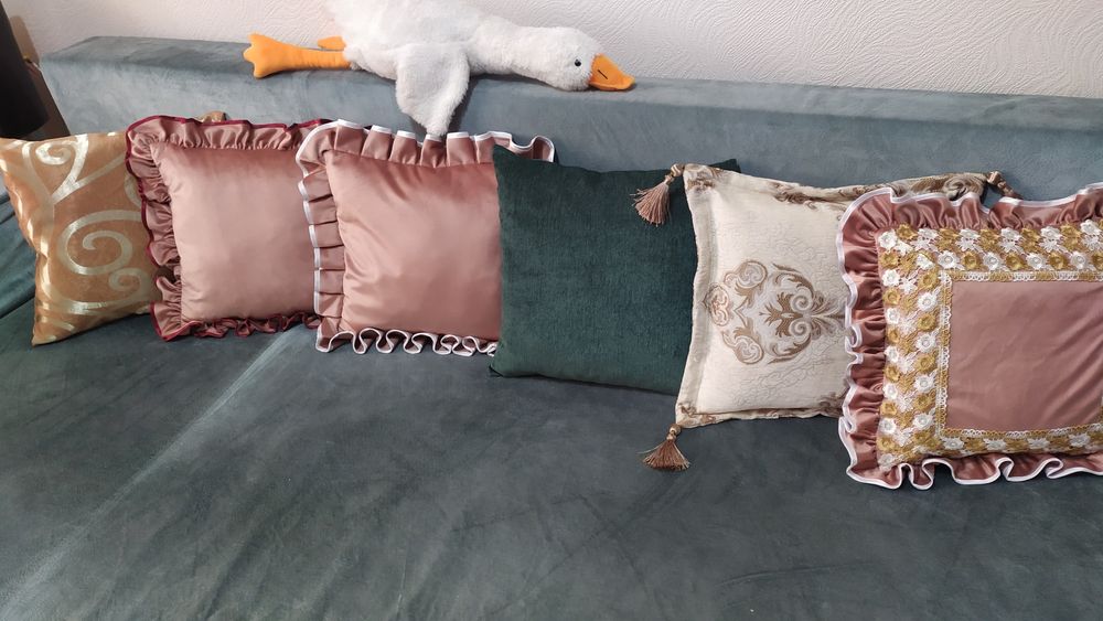 Подушки для дивана.