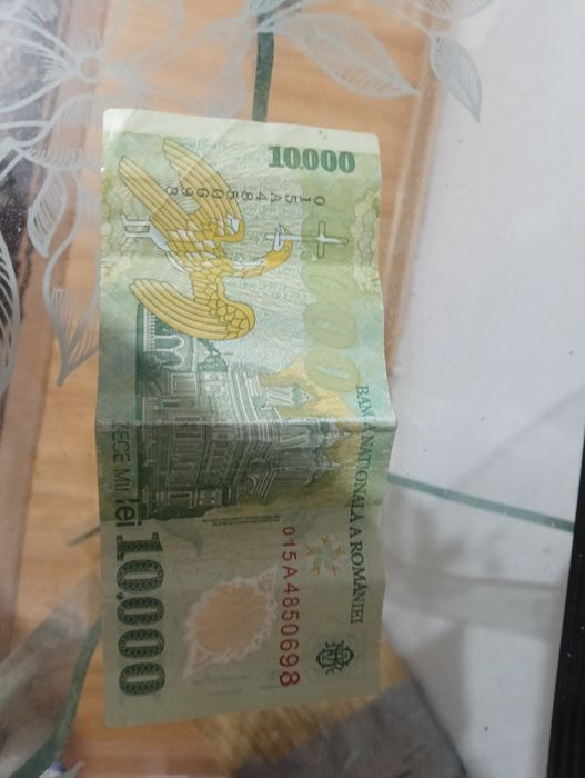 Vând bancnota de 10.000 de lei în stil vechi!