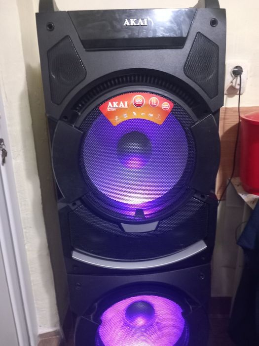 Vând boxa akai activa