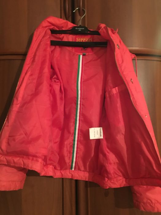 Продам легкую куртку для весны