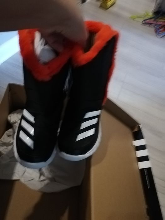 Adidas ДЕтски апрески 31номер 85лв.